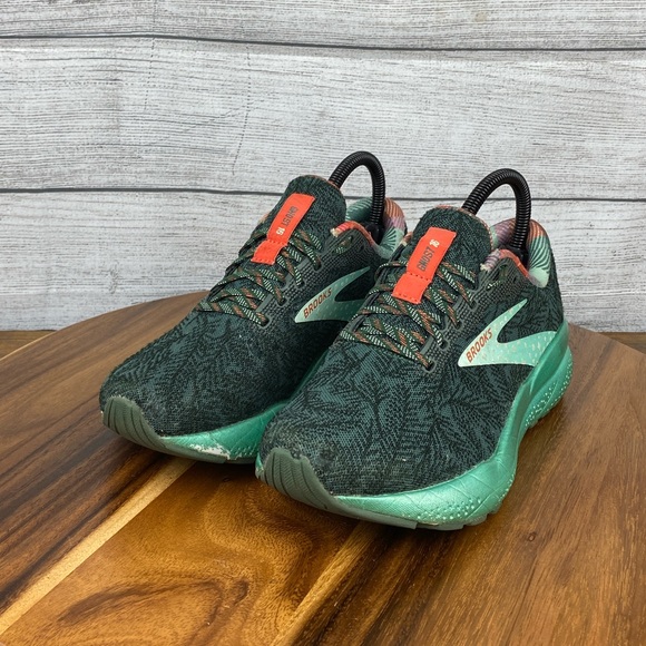 Brooks Ghost 16 Run Merry Christmas Green Running Shoe 1204071B389 Women’s 6.5 - Picture 2 of 13